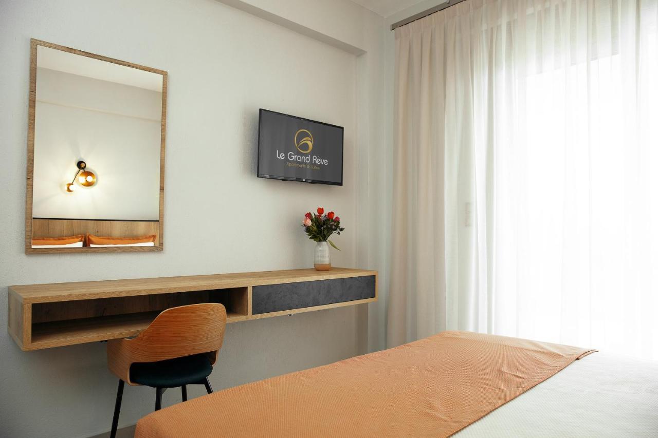 Le Grand Reve Aparthotel Gerakini Exterior photo